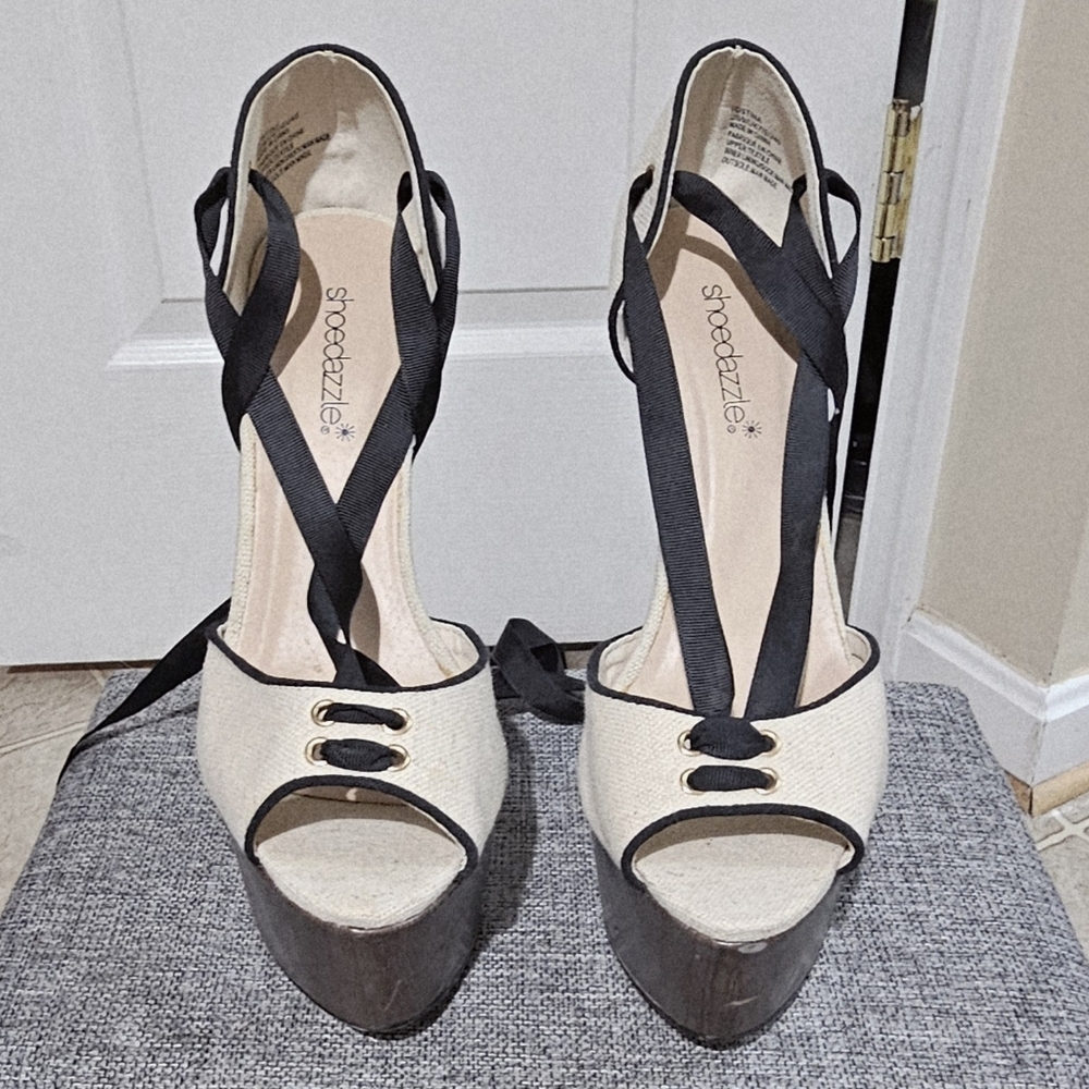 Shoe Dazzle Black and Cream Platform Heels